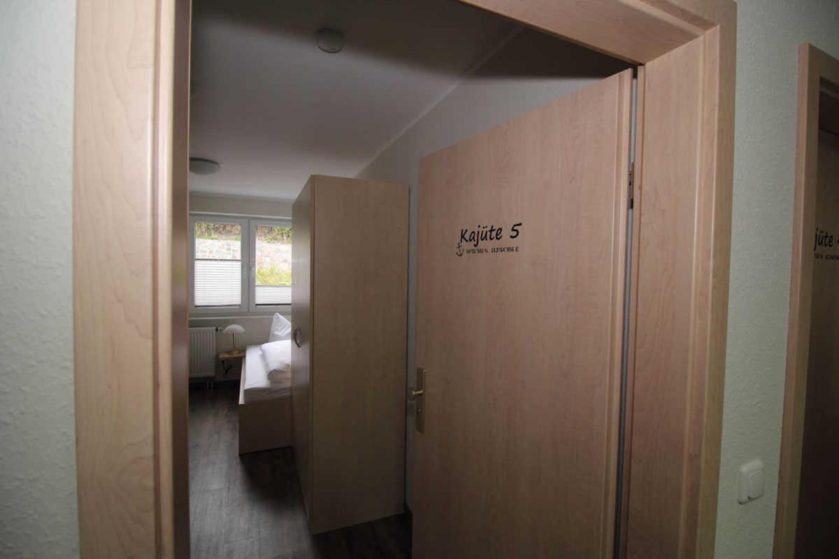 Kutterfisch Kajueten Direkt Im Stadthafen Apartman Sassnitz Kültér fotó